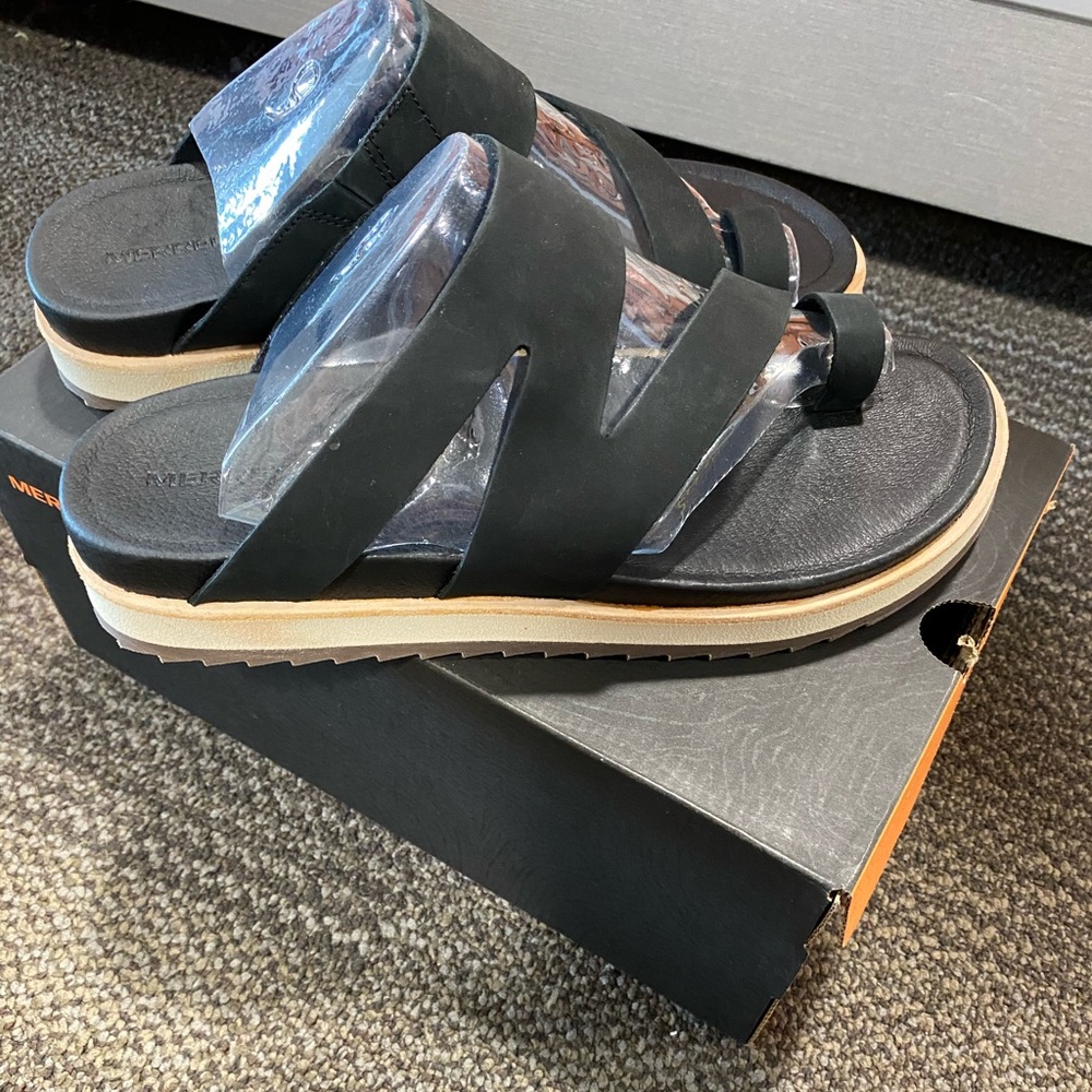 New Merrell Sandals - Picture 3 of 4
